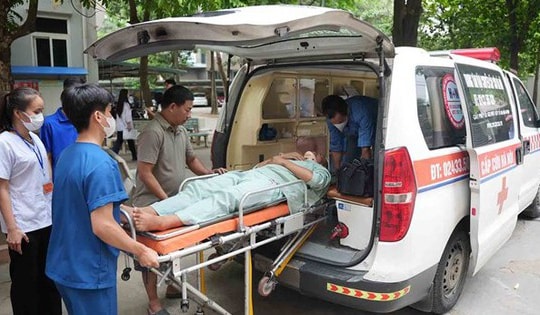 Nam sinh gãy xương sườn, tràn dịch màng phổi vẫn nỗ lực hoàn thành Kỳ thi tốt nghiệp THPT 2025