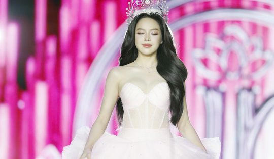 Khoảnh khắc nghẹn ngào của Hoa hậu Việt Nam 2022 - Huỳnh Thị Thanh Thủy