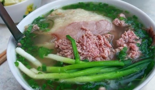 Người phụ nữ 43 tuổi bất ngờ suy gan, suy thận vì 1 sai lầm trong lúc ăn phở mà nhiều người Việt mắc phải