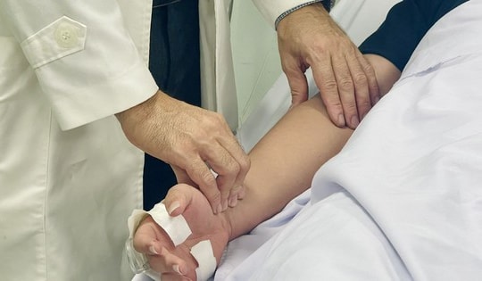 Đang ngồi ăn trên tàu, nữ du khách nước ngoài đột ngột mất ý thức rồi tử vong sau đó