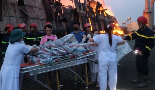 Vụ cháy xưởng tại Hưng Yên: Đám cháy vẫn bùng mạnh, xác nhận 1 người tử vong