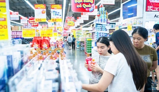 Trái cây, thực phẩm ở siêu thị vừa giảm sâu, vừa mua 2 tặng 1