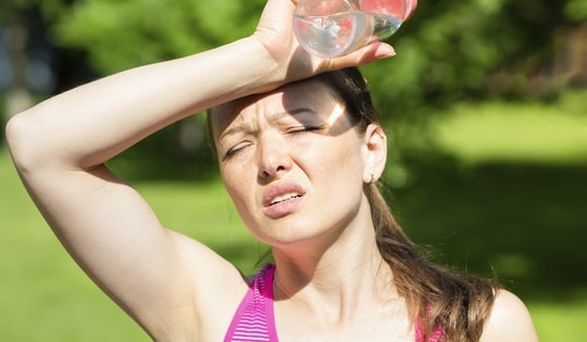 Dấu hiệu cho thấy cơ thể đang mất nước
