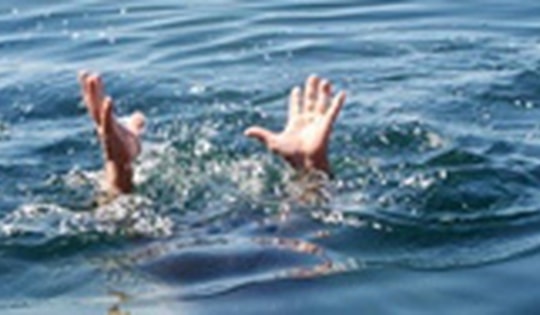 Quảng Ninh: Nỗ lực tìm kiếm bé trai mất tích khi tắm biển