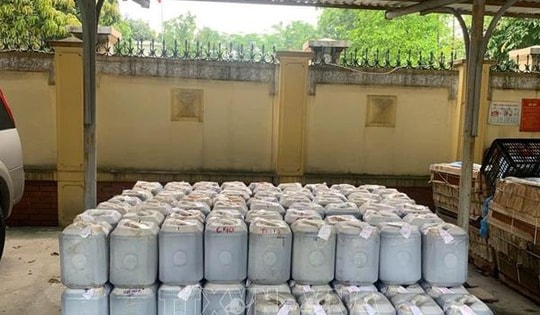 Phát hiện hơn 2.600 lít nước mắm không rõ nguồn gốc