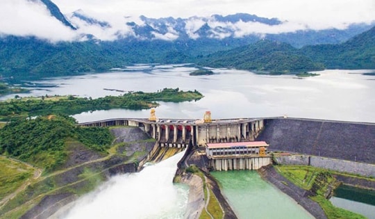 Mở liên tiếp 2 cửa xả đáy thủy điện Tuyên Quang, nguy cơ ngập lụt vùng hạ du