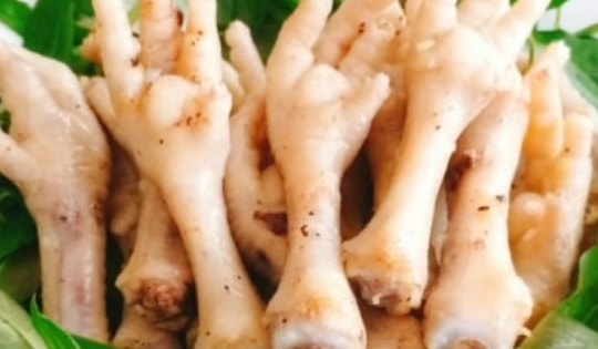 Làm chân gà hấp rau răm theo cách sau, chân gà ăn ngonntuwf đầu đến cuối, không ngán