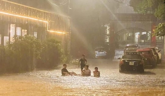 Hình ảnh Thái Nguyên ngập chìm trong biển nước, giao thông tê liệt