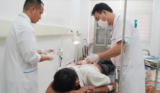 Chăm sóc sức khoẻ cho cán bộ, chiến sỹ, người dân khu vực biển đảo luôn là ưu tiên hàng đầu của ngành Y tế