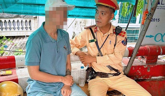 Kịp thời khuyên nhủ nam thanh niên bỏ ý định dại dột trên cầu Chương Dương