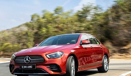 Hàng loạt xe sang quen thuộc giảm giá sốc, cá biệt có xe giảm tới 700 triệu đồng khiến người tiêu dùng xôn xao