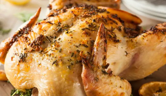 Gà nướng cả trái chanh: Món ngon đơn giản mà tinh tế