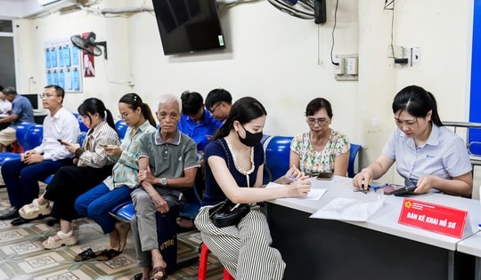 Ngày đầu vận hành chính quyền 2 cấp ở Ninh Bình diễn ra như thế nào?