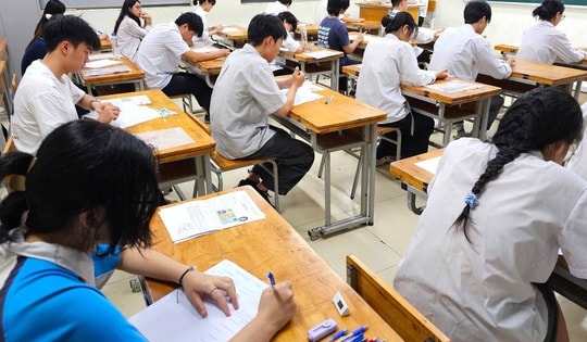 Đề thi tốt nghiệp THPT 2025 khó bất thường: Vì sao cần đánh giá lại?