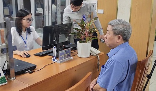Người dân hài lòng, chỉ vài phút đã xong thủ tục hành chính