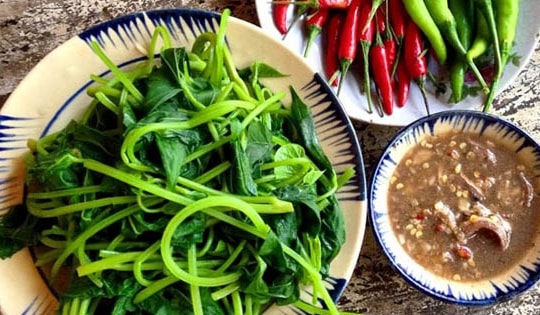 Không chỉ giúp nhuận tràng, loại rau rẻ tiền bán đầy chợ này còn giúp ngủ ngon, giảm stress hiệu quả