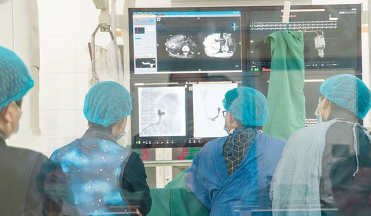 Người đàn ông 39 tuổi nguy cơ vỡ u gan chia sẻ đã lựa chọn chữa bệnh theo cách này!