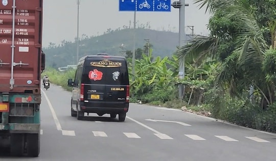 Nhà xe Quang Mười ở Quảng Ninh bị 'tố' chạy ẩu, dừng đón trả khách và chèn ép xe khác