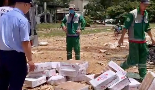 Tiêu hủy 1 tấn chân gà không rõ nguồn gốc