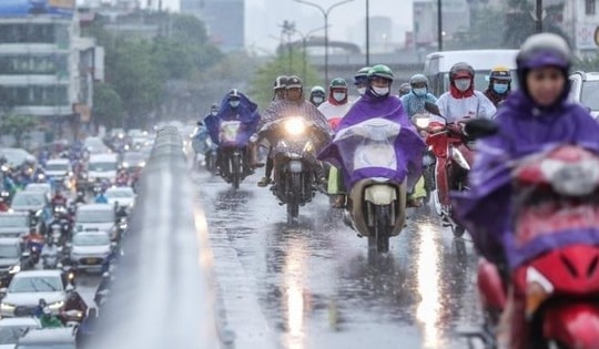 Mưa dông diện rộng, rủi ro thiên tai ở nhiều tỉnh thành