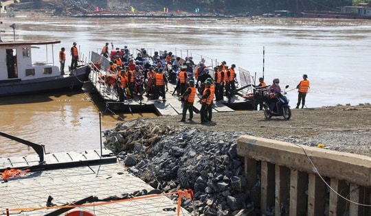 Tạm dừng vận hành phà quân sự qua khu vực cầu Phong Châu do nước sông dâng cao