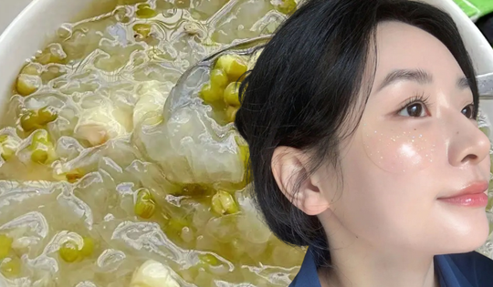 Mùa hạt sen, tôi ăn đều đặn 2 lần/tuần và kết hợp với 2 nguyên liệu: Kết quả là da mịn mướt, dưỡng ẩm tốt hơn cả đắp mặt nạ