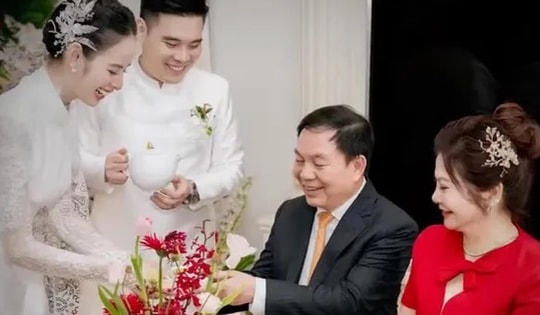 Hương Liên kết hôn