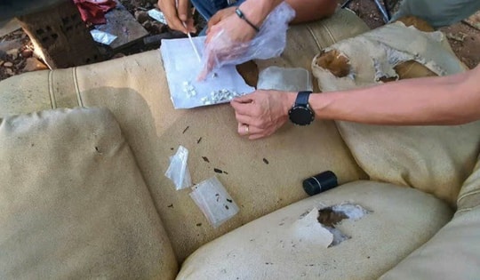 Giấu ma tuý trong nghĩa trang để bán cho 'con nghiện'