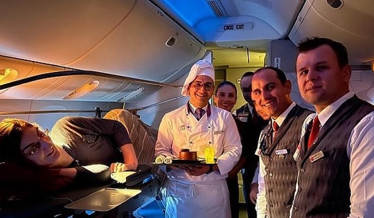 Người phụ nữ cao nhất thế giới phải mua 6 vé mỗi lần đi máy bay