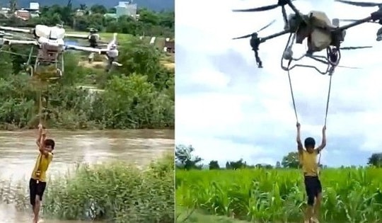 Nghẹt thở pha dùng drone hạng nặng giải cứu 2 bé mắc kẹt giữa dòng nước xiết