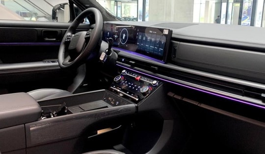 Giá xe Hyundai Santa Fe giảm kỷ lục tới 200 triệu đồng, thấp hơn cả xe cũ, thậm chí chỉ ngang Honda CR-V