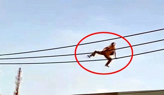 TP Hồ Chí Minh: Người phụ nữ bò trên dây điện, rơi xuống đất nguy kịch