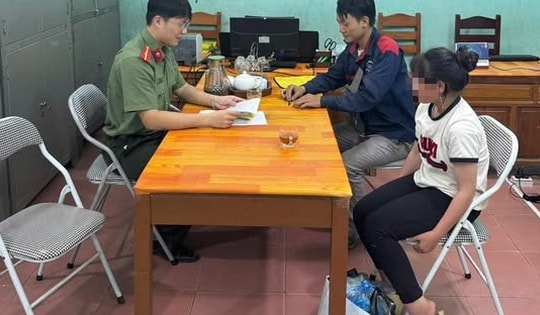 Xuống xe khách giữa đường, bé gái người Mông đi lạc gần 10 tiếng