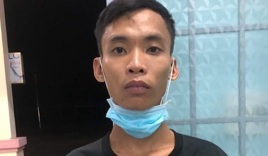 Đang ngồi tâm sự với bạn gái thì bị cướp tấn công