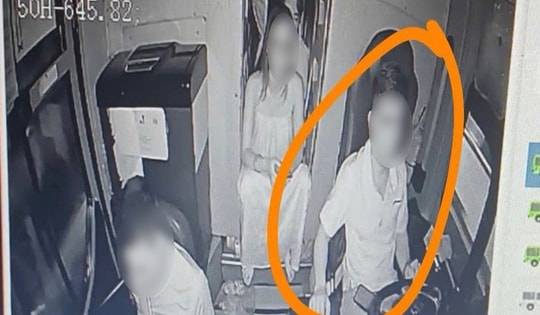 Nữ hành khách giật mình kinh hãi phát hiện bàn tay lạ 'thò' vào cabin, sờ bụng mình lúc nửa đêm