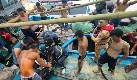 Công an cứu thành công tàu cá gặp nạn trên biển