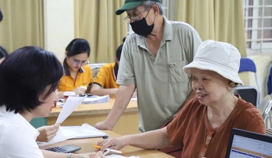 Từ nay, tất cả người trên 75 tuổi không có lương sẽ nhận trợ cấp hưu trí xã hội 500.000 đồng/tháng