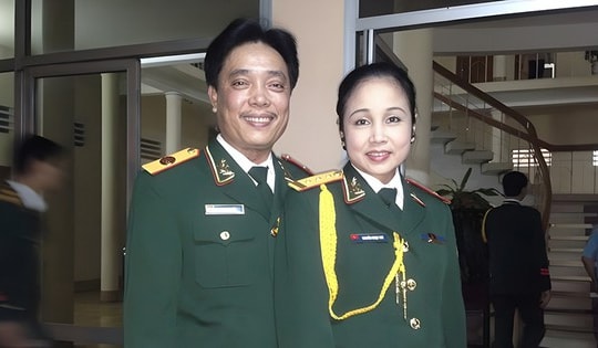 'Trùm vai đểu' Minh Tuấn tiết lộ về hôn nhân ngọt ngào với Đại tá, NSND Ngọc Thư