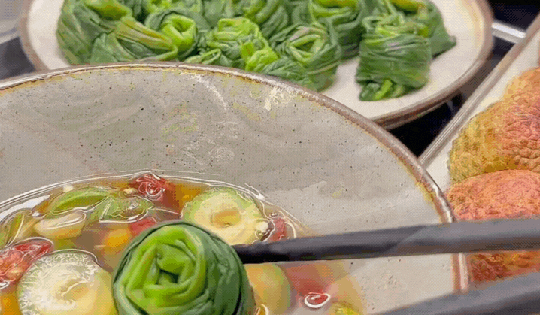 Món rau rẻ bèo mà gây nghiện cả mùa hè: Thanh mát, đẹp mắt, cả nhà ăn sạch veo!