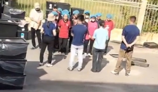 Bắt công nhân đứng giữa nắng nghe 'phổ biến công việc', công ty bị yêu cầu xin lỗi