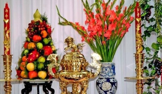 Những loại hoa nên cắm trên bàn thờ mang theo ý nghĩa may mắn khi về nhà mới