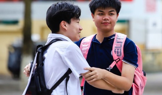Điểm chuẩn lớp 10 Hà Nội: Nơi 8.5 điểm/môn mới dám mơ, chỗ chỉ hơn 3 điểm/môn đã đỗ