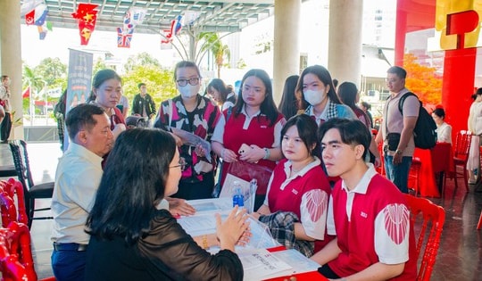 Nhiều bệnh viện 'đặt chỗ' tuyển dụng sinh viên ngành Y trước khi tốt nghiệp