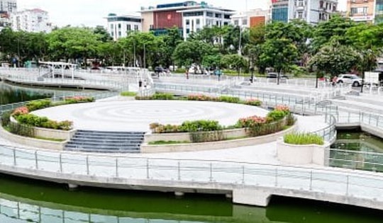 Diện mạo khang trang, hiện đại của hồ Hoàng Cầu sau một năm cải tạo