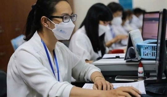 Điều kiện cán bộ không chuyên trách cấp xã được tiếp nhận vào làm công chức từ tháng 7