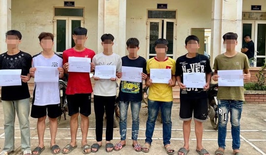 Lập nhóm trên Facebook, 8 trẻ vị thành niên rủ nhau mang hung khí đi đánh người
