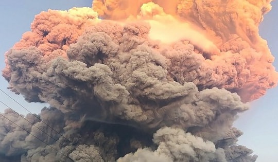 Indonesia: Núi lửa Lewotobi Laki Laki phun tro bụi cao tới 18km