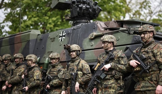 Quan chức châu Âu lo bị Mỹ 'ngắt kết nối' phần mềm vũ khí