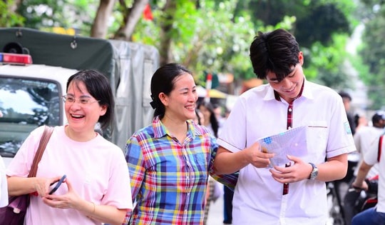 Tuyển sinh lớp 10 Hà Nội: Nắm rõ quyền lợi khi nguyện vọng 1 thay đổi điểm chuẩn