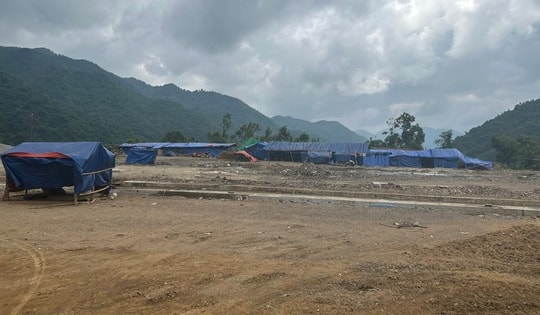 Hàng nghìn người dân sống thấp thỏm trong vùng có nguy cơ sạt lở